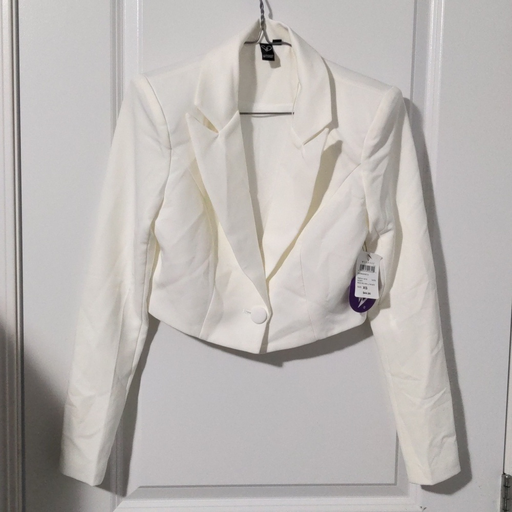 NWT Windsor cropped blazer